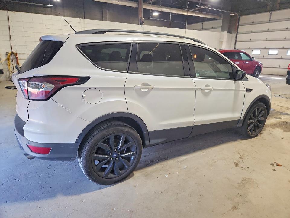 2017 Ford Escape მანქანა იყიდება აუქციონზე, vin: 1FMCU0G94HUE74488, აუქციონის ნომერი: 71966496