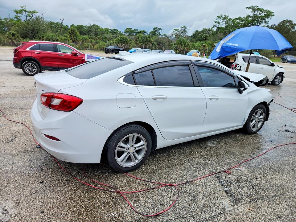 72008836 :رقم المزاد ، 1G1BE5SMXJ7106156 vin ، 2018 Chevrolet Cruze مزاد بيع