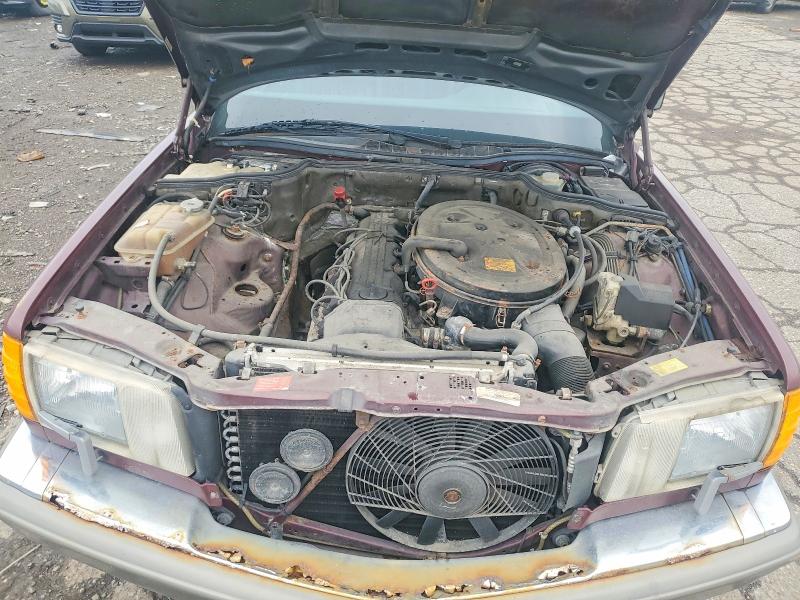 70569816 :رقم المزاد ، WDBCA25D7JA395872 vin ، 1988 Mercedes-benz 300 مزاد بيع