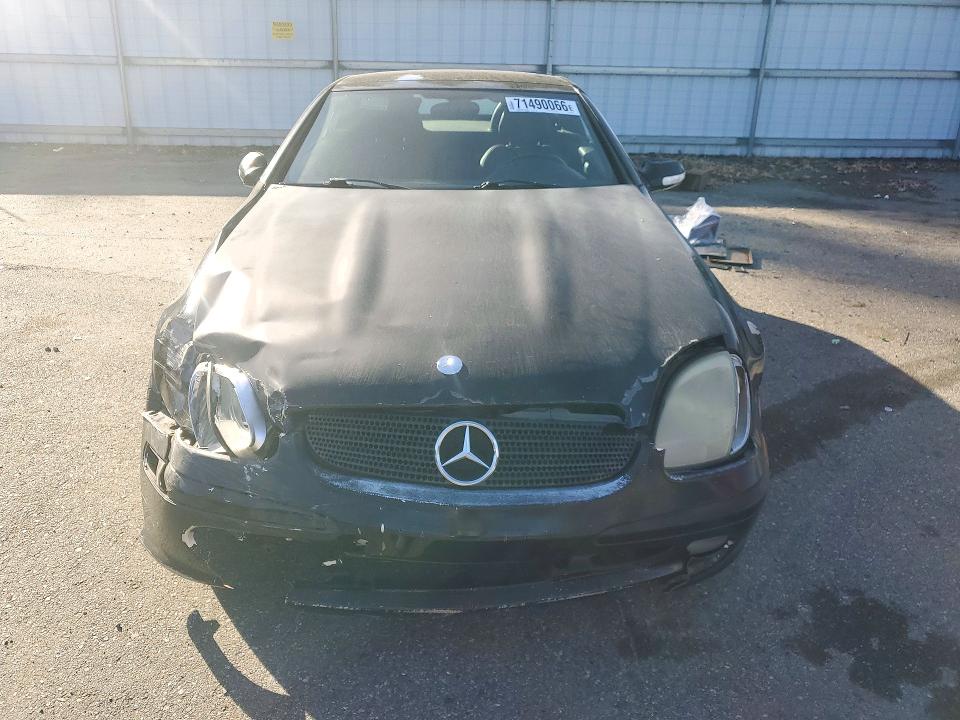 71490066 :رقم المزاد ، WDBKK65F71F194509 vin ، 2001 Mercedes-benz Slk مزاد بيع