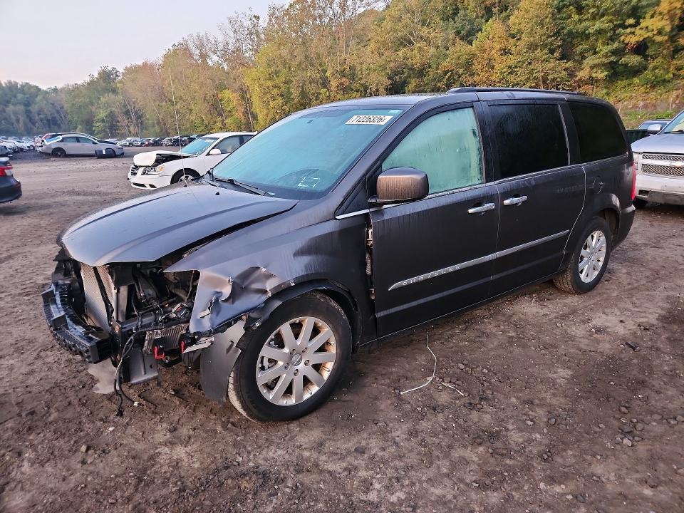 Auction sale of the 2015 Chrysler Town & Country, vin: 2C4RC1BG3FR630432, lot number: 71226326