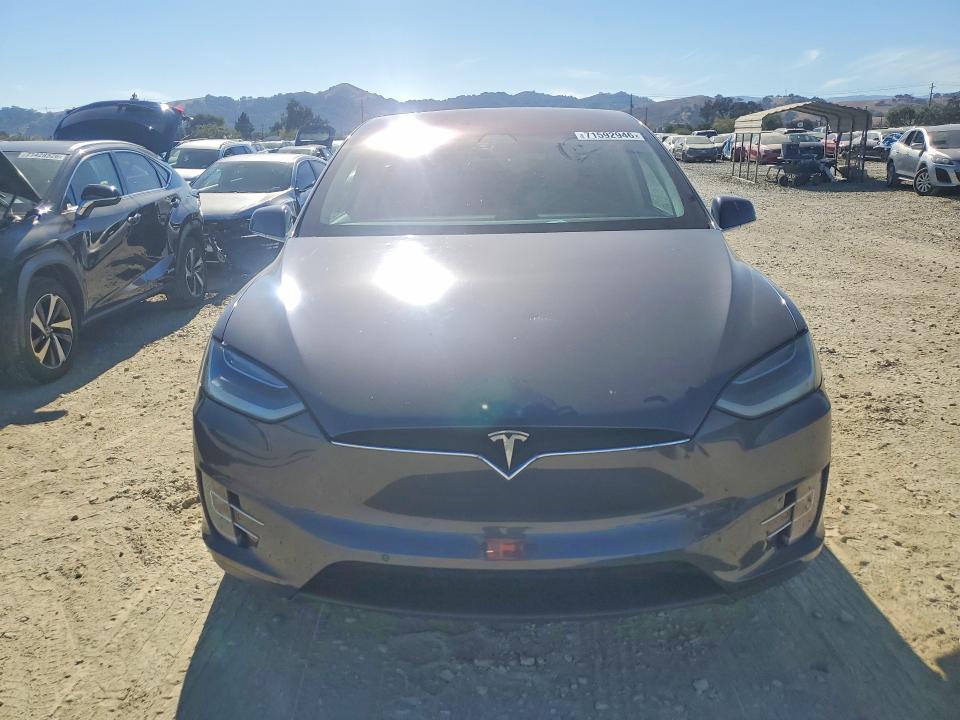 Продаж на аукціоні авто 2018 Tesla Model X, vin: 5YJXCAE21JF093846, номер лоту: 71592946