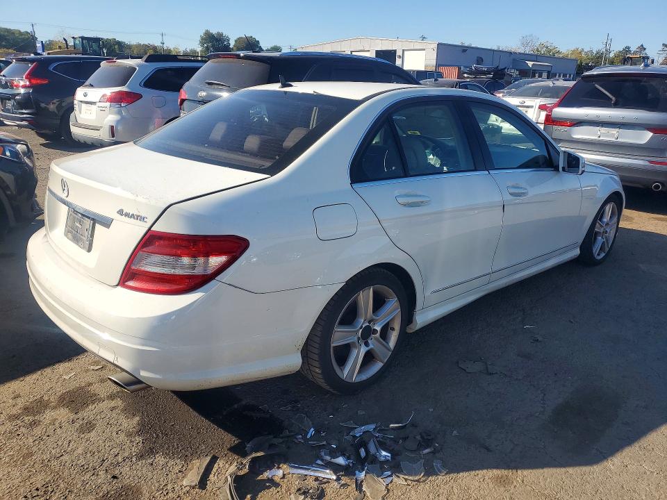 70226216 :رقم المزاد ، WDDGF8BB6BR155926 vin ، 2011 Mercedes-benz C مزاد بيع