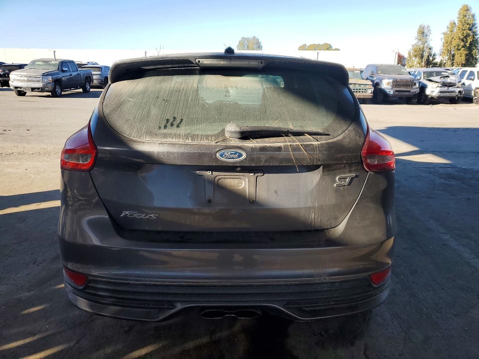 2016 Ford Focus მანქანა იყიდება აუქციონზე, vin: 1FADP3L96GL324996, აუქციონის ნომერი: 72740086