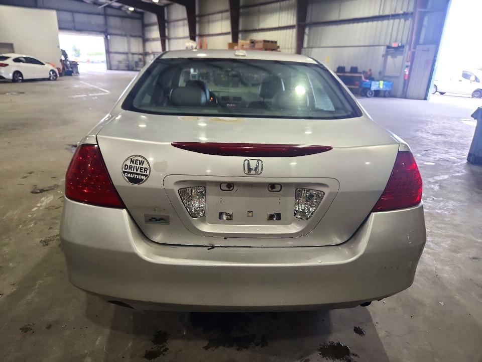 2006 Honda Accord მანქანა იყიდება აუქციონზე, vin: 1HGCM56876A113847, აუქციონის ნომერი: 71957636