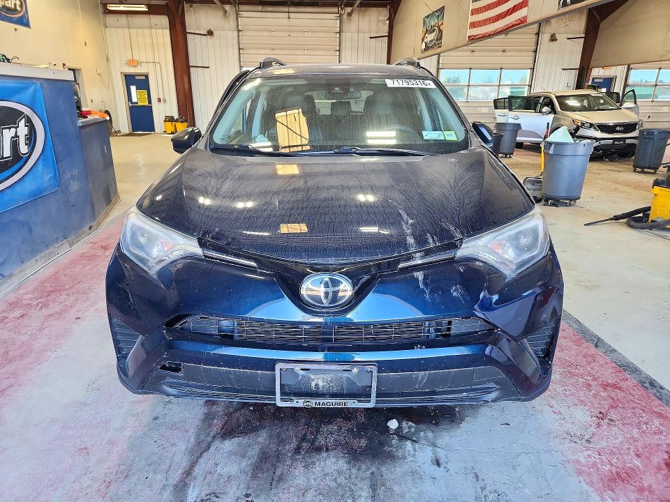 2017 Toyota Rav4 მანქანა იყიდება აუქციონზე, vin: JTMBFREV0HJ174575, აუქციონის ნომერი: 71795316