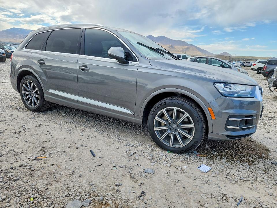 2017 Audi Q7 მანქანა იყიდება აუქციონზე, vin: WA1VAAF76HD058383, აუქციონის ნომერი: 72002446