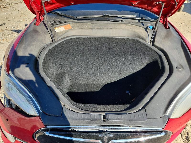 70314796 :رقم المزاد ، 5YJSA1E4XFF113987 vin ، 2015 Tesla Model S مزاد بيع