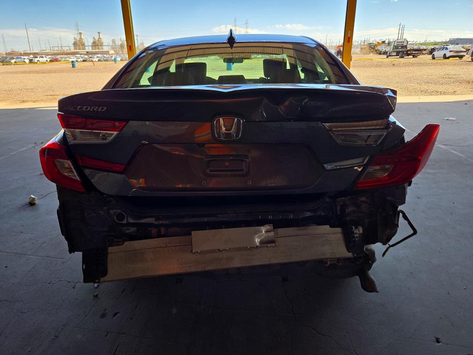 Продажа на аукционе авто 2018 Honda Accord, vin: 1HGCV1F19JA268174, номер лота: 72271166
