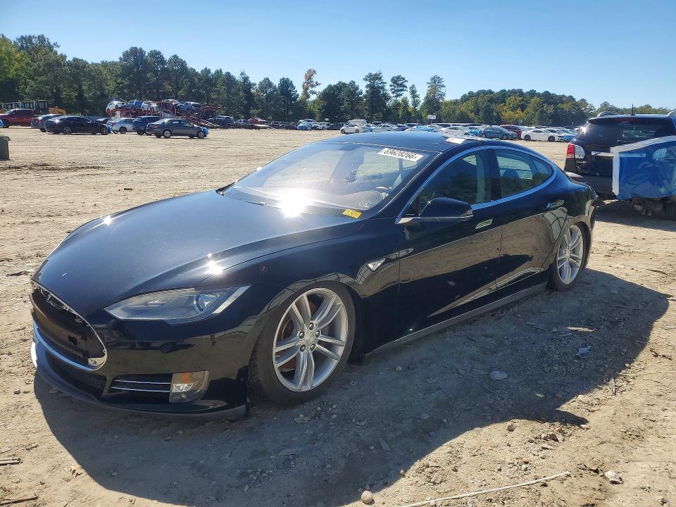 69628266 :رقم المزاد ، 5YJSA1CG9DFP06802 vin ، 2013 Tesla Model S مزاد بيع