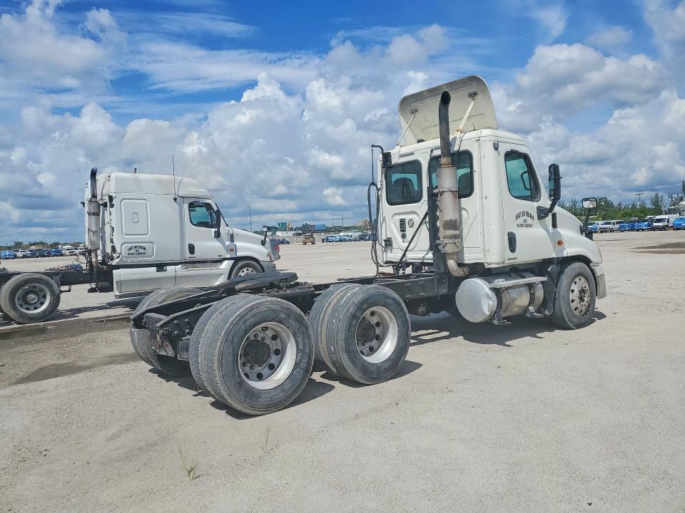 Продажа на аукционе авто 2010 Freightliner Cascadia 125, vin: 1FUJGEDR4ALAN1051, номер лота: 71556076