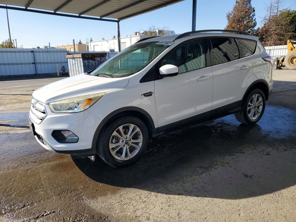 2017 Ford Escape მანქანა იყიდება აუქციონზე, vin: 1FMCU0GD6HUE76876, აუქციონის ნომერი: 73282316
