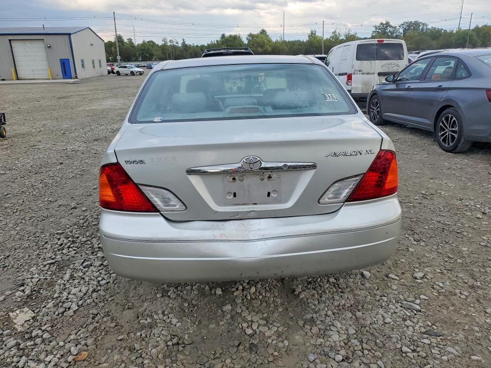 71351586 :رقم المزاد ، 4T1BF28B52U212621 vin ، 2002 Toyota Avalon مزاد بيع