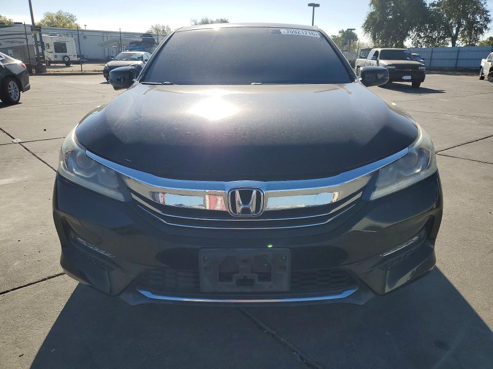2017 Honda Accord მანქანა იყიდება აუქციონზე, vin: 1HGCR2F7XHA237329, აუქციონის ნომერი: 70921716