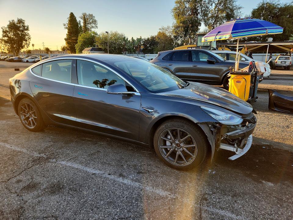 2020 Tesla Model 3 მანქანა იყიდება აუქციონზე, vin: 5YJ3E1EBXLF649583, აუქციონის ნომერი: 71477976