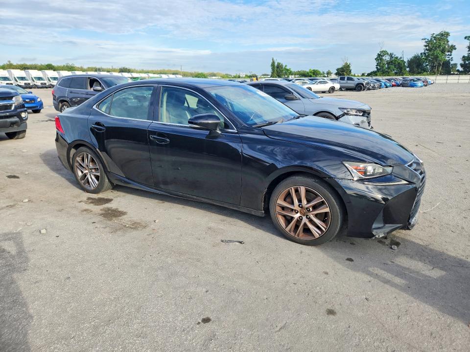 71589206 :رقم المزاد ، JTHBA1D2XJ5063262 vin ، 2018 Lexus Is مزاد بيع