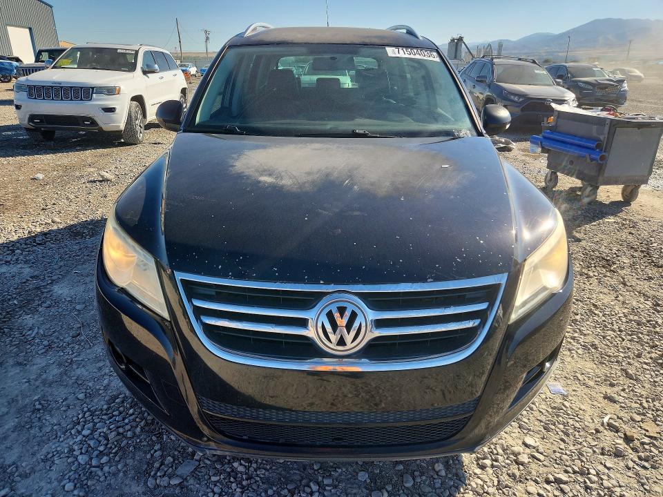 71504036 :رقم المزاد ، WVGAV7AX0BW555892 vin ، 2011 Volkswagen Tiguan مزاد بيع