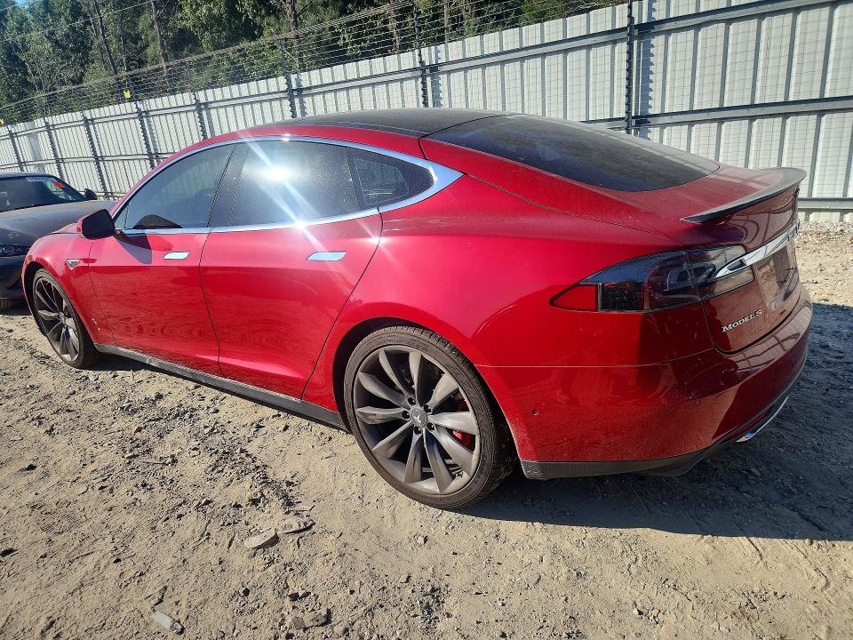 70314796 :رقم المزاد ، 5YJSA1E4XFF113987 vin ، 2015 Tesla Model S مزاد بيع
