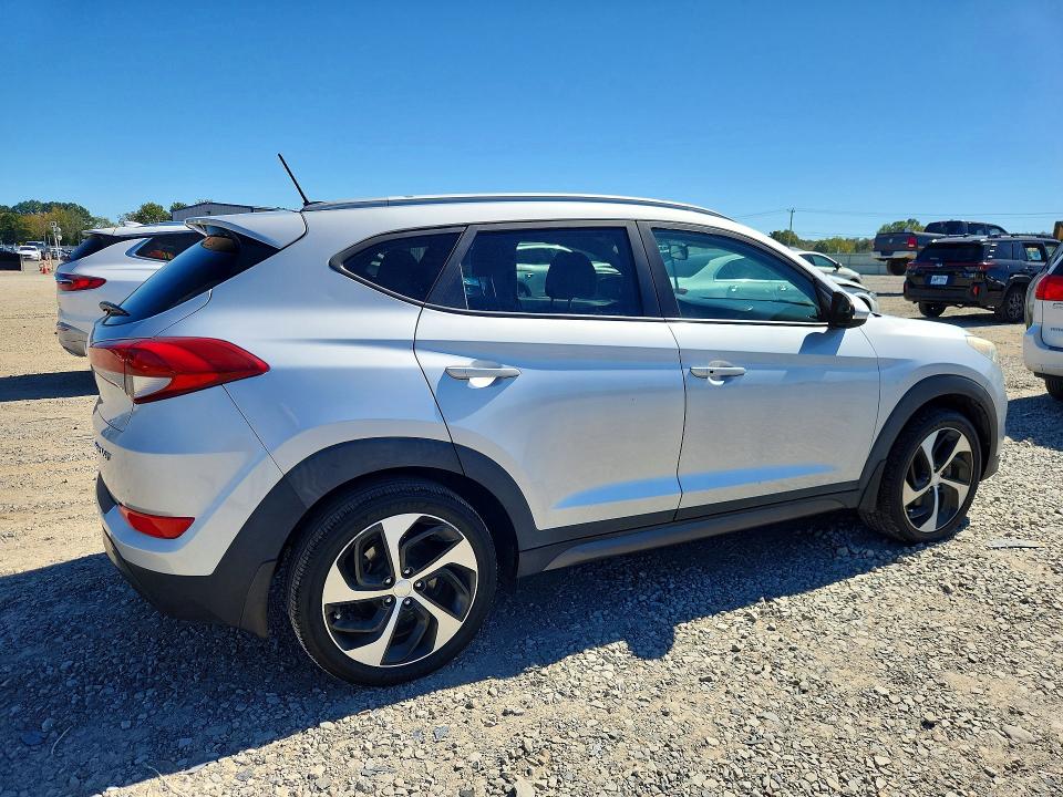 2016 Hyundai Tucson მანქანა იყიდება აუქციონზე, vin: KM8J33A21GU204012, აუქციონის ნომერი: 71415176