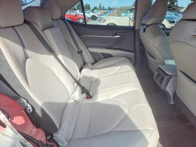 70739946 :رقم المزاد ، 4T1K31AK1MU030611 vin ، 2021 Toyota Camry مزاد بيع
