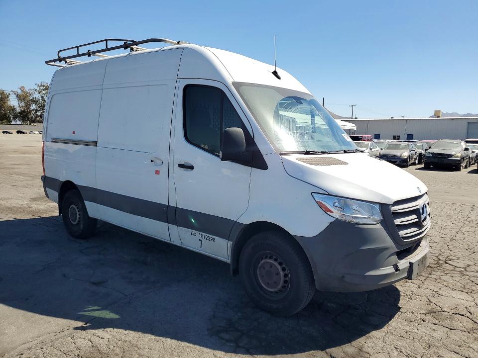 71390556 :رقم المزاد ، WD4PF0CD5KP027299 vin ، 2019 Mercedes-benz Sprinter مزاد بيع