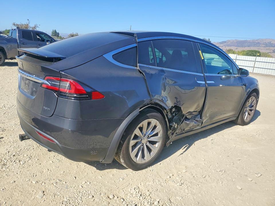 Продаж на аукціоні авто 2018 Tesla Model X, vin: 5YJXCAE21JF093846, номер лоту: 71592946
