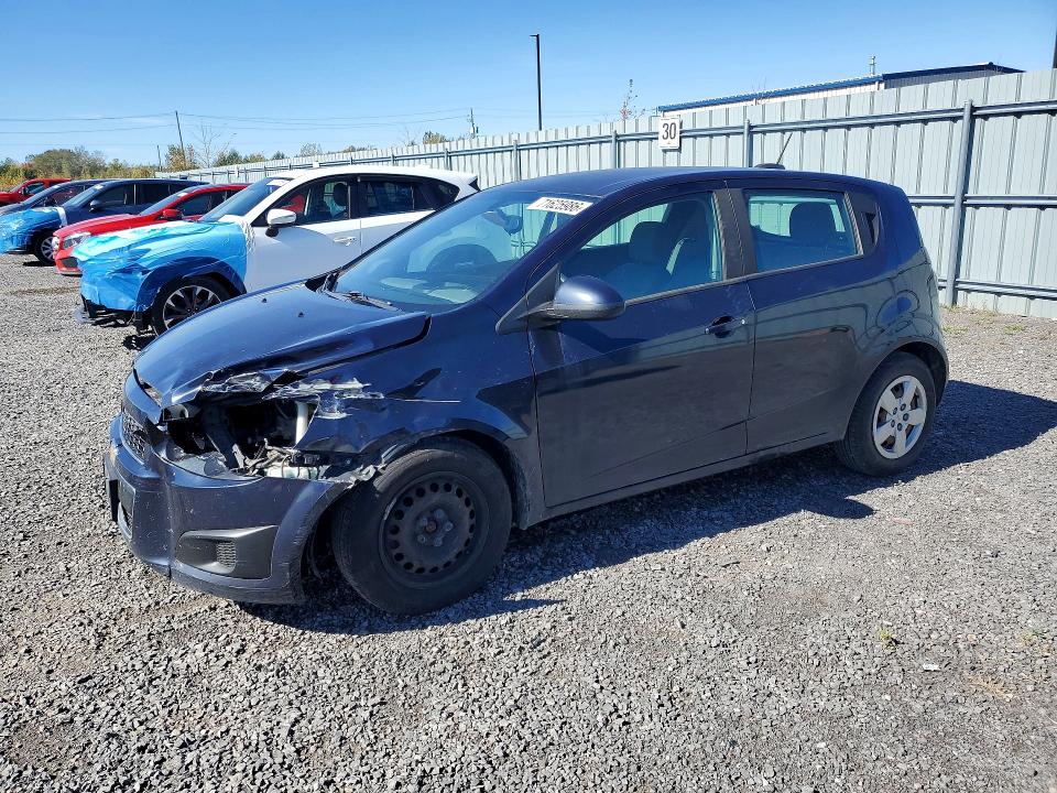 71625986 :رقم المزاد ، 1G1JA6SH4F4180892 vin ، 2015 Chevrolet Sonic مزاد بيع