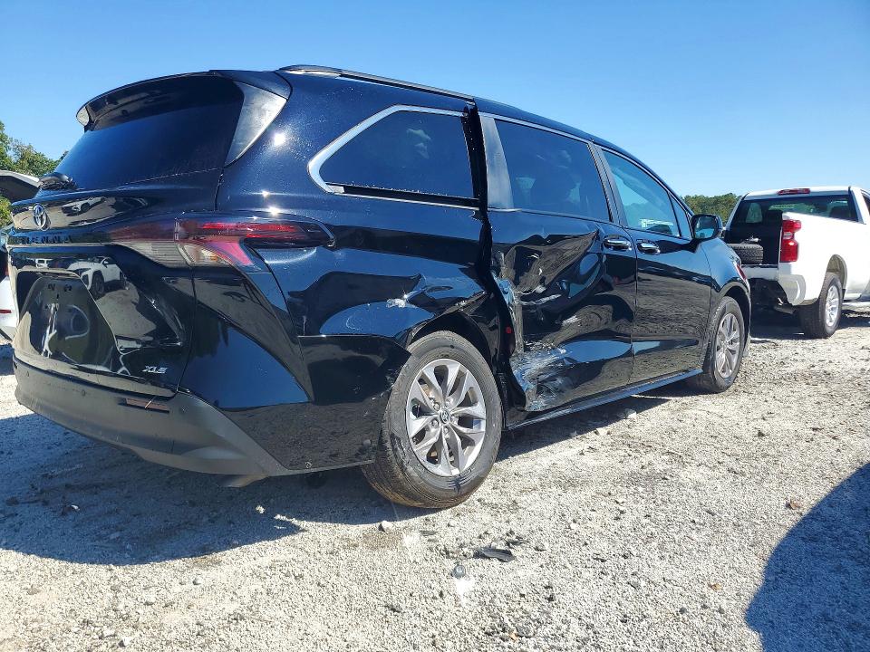 2026 Toyota Sienna მანქანა იყიდება აუქციონზე, vin: 5TDYRKEC8TS306825, აუქციონის ნომერი: 72145736
