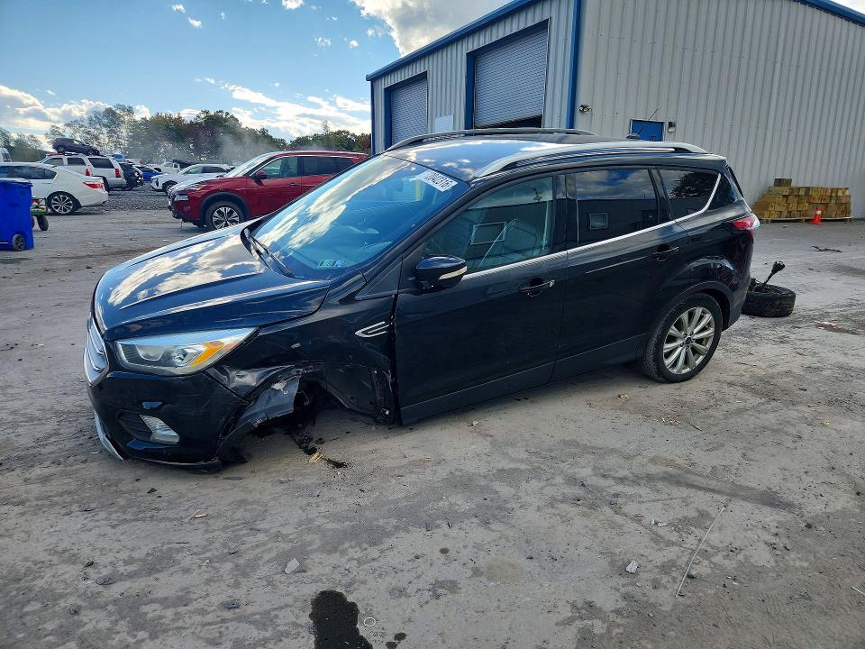 2017 Ford Escape მანქანა იყიდება აუქციონზე, vin: 1FMCU9JDXHUC42303, აუქციონის ნომერი: 72042316