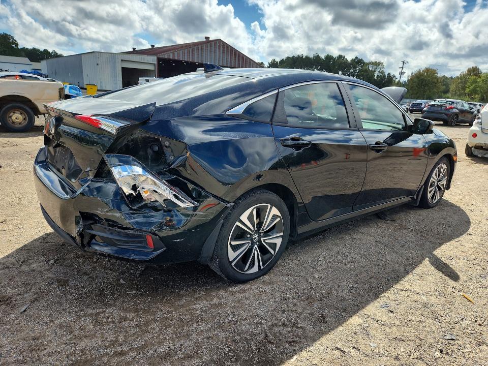 Продажа на аукционе авто 2017 Honda Civic, vin: 19XFC1F3XHE004357, номер лота: 71010506
