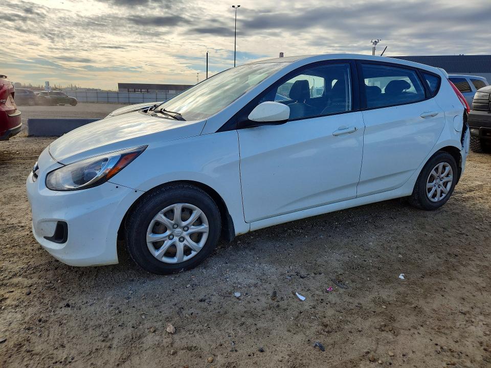 71611966 :رقم المزاد ، KMHCT5AE5EU172421 vin ، 2014 Hyundai Accent مزاد بيع