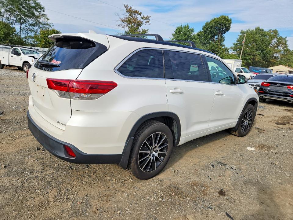 2017 Toyota Highlander მანქანა იყიდება აუქციონზე, vin: 5TDJZRFH5HS386239, აუქციონის ნომერი: 70701216