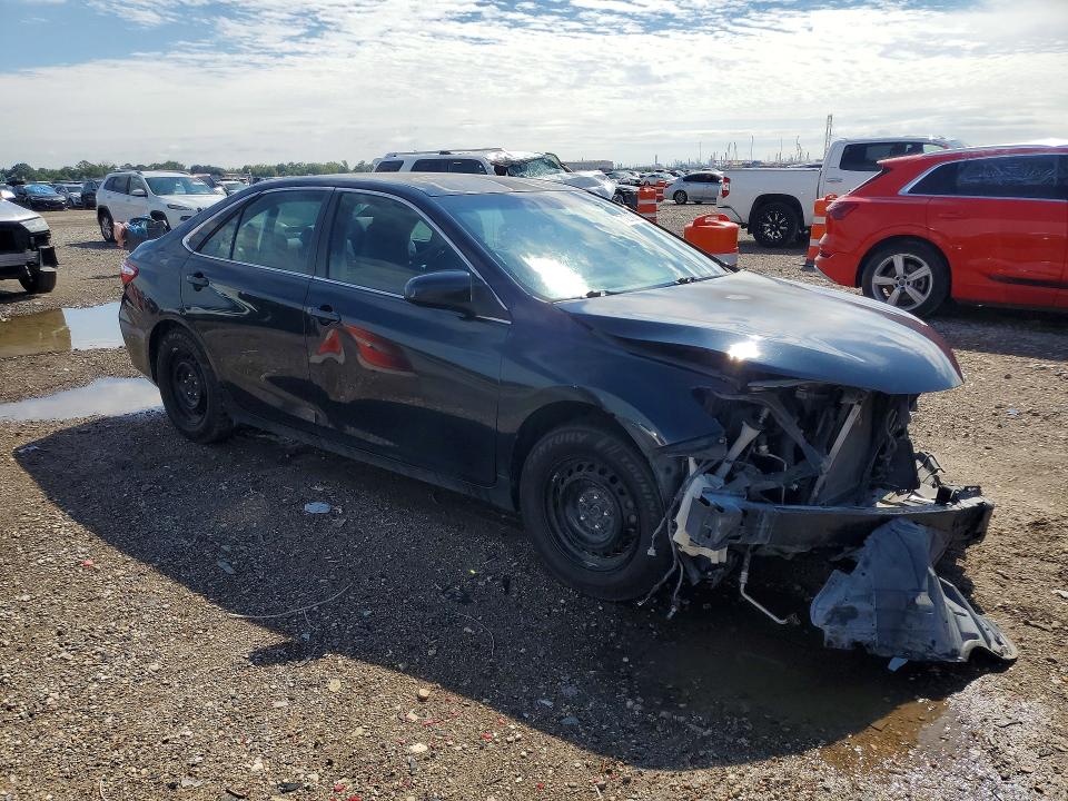 71235836 :رقم المزاد ، 4T1BF1FK6FU899286 vin ، 2015 Toyota Camry مزاد بيع