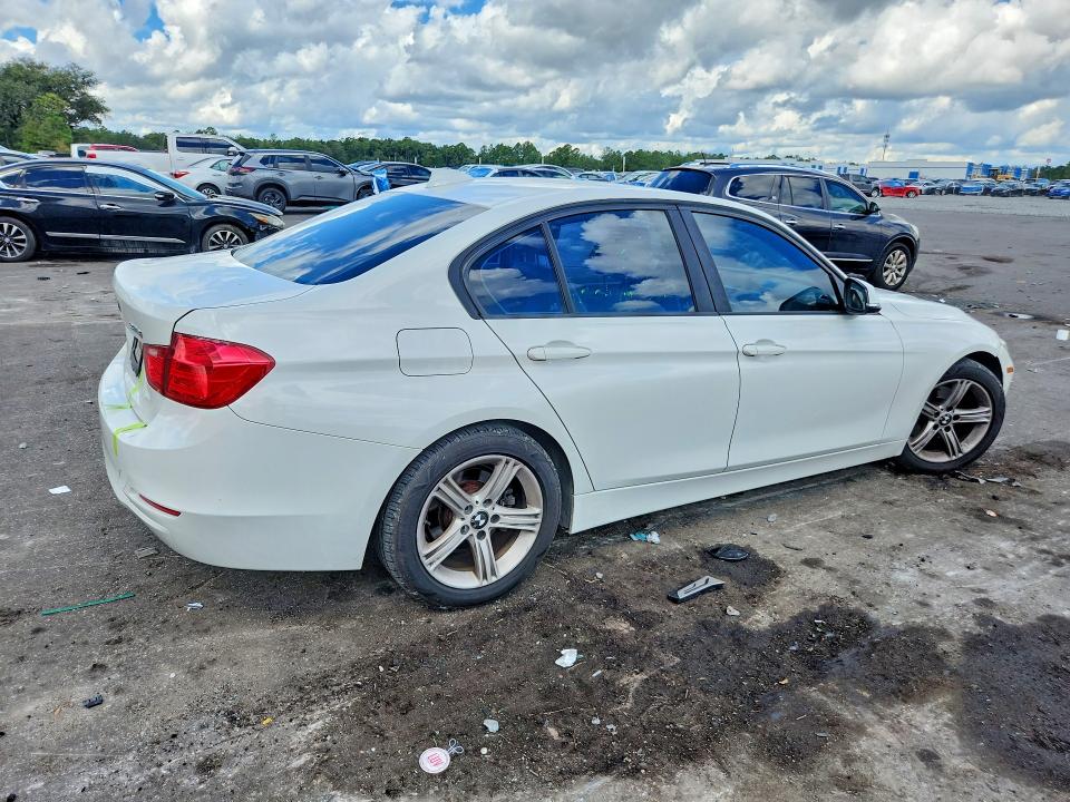 70940646 :رقم المزاد ، WBA3A5C59EJ463381 vin ، 2014 Bmw 328 مزاد بيع