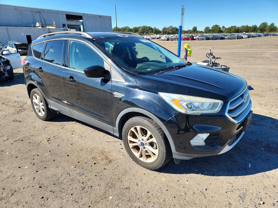 Продажа на аукционе авто 2017 Ford Escape, vin: 1FMCU0GD5HUA59622, номер лота: 73762656