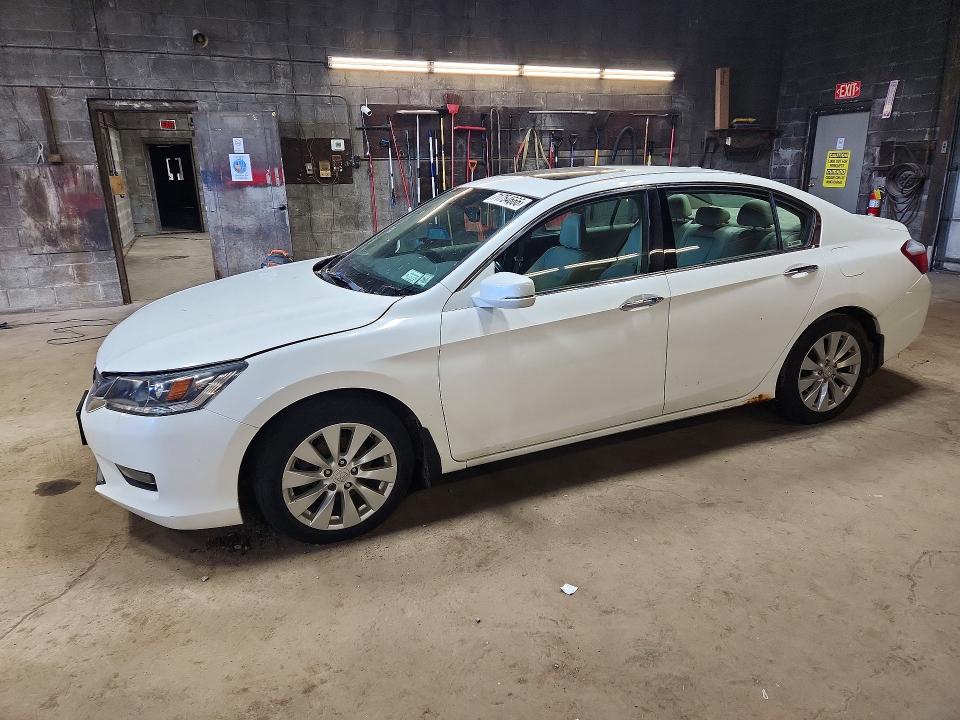2015 Honda Accord მანქანა იყიდება აუქციონზე, vin: 1HGCR3F8XFA004742, აუქციონის ნომერი: 71754666