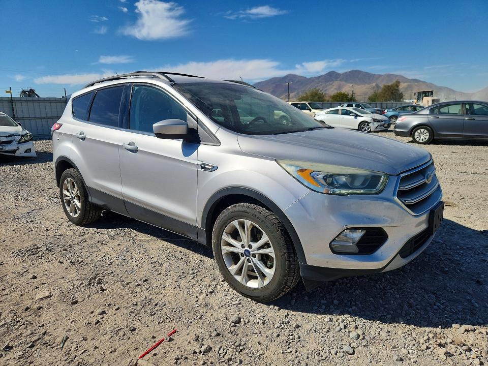 71843696 :رقم المزاد ، 1FMCU9GD3HUB45547 vin ، 2017 Ford Escape مزاد بيع