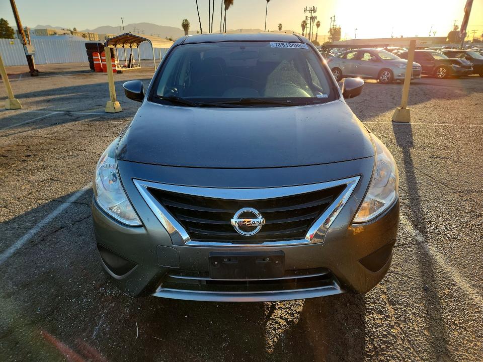 2017 Nissan Versa მანქანა იყიდება აუქციონზე, vin: 3N1CN7AP0HL832636, აუქციონის ნომერი: 73518496