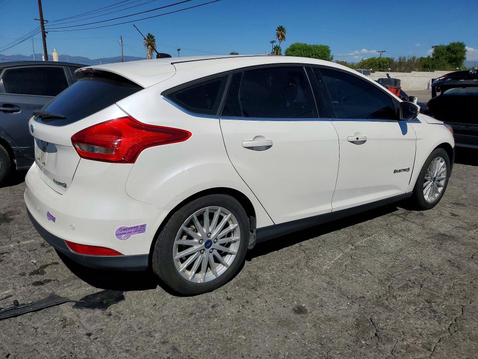 2017 Ford Focus მანქანა იყიდება აუქციონზე, vin: 1FADP3R4XHL325341, აუქციონის ნომერი: 68143906
