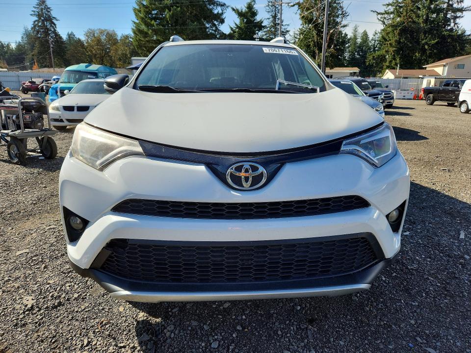 Продажа на аукционе авто 2016 Toyota Rav4, vin: JTMJFREV6GJ052023, номер лота: 70671166