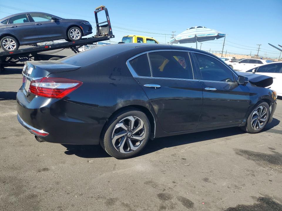 Продажа на аукционе авто 2017 Honda Accord, vin: 1HGCR2F7XHA216495, номер лота: 71415486