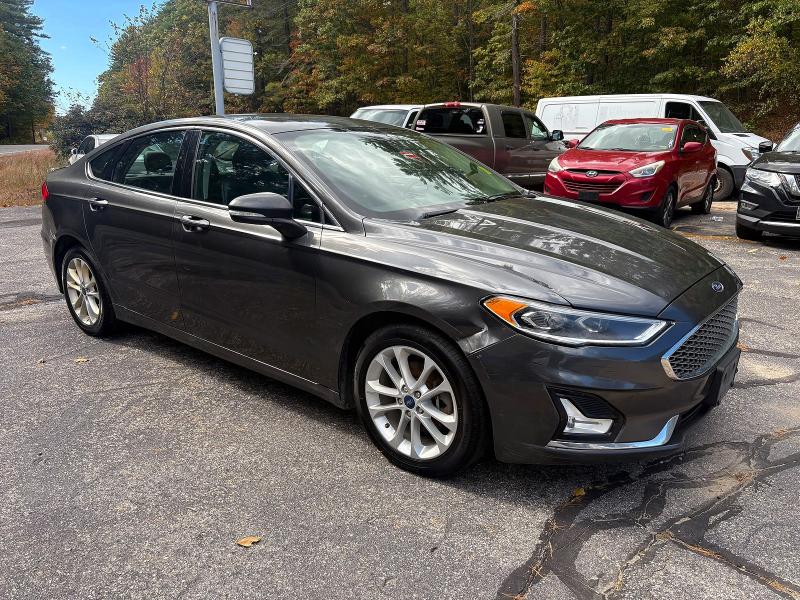 72250466 :رقم المزاد ، 3FA6P0SU4KR227819 vin ، 2019 Ford Fusion مزاد بيع