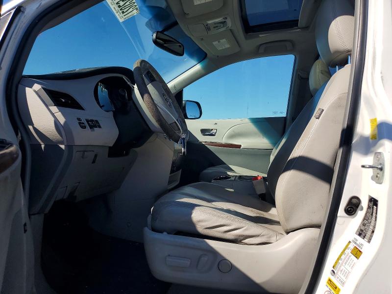 72029116 :رقم المزاد ، 5TDDK3DC9BS001780 vin ، 2011 Toyota Sienna مزاد بيع