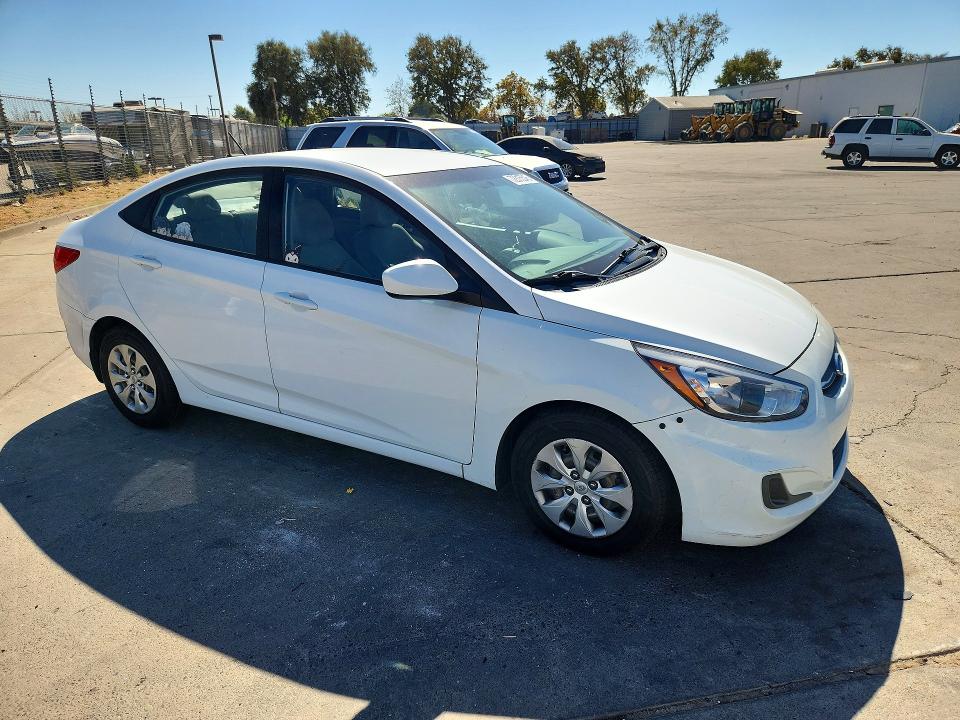 2017 Hyundai Accent მანქანა იყიდება აუქციონზე, vin: KMHCT4AE4HU272315, აუქციონის ნომერი: 72315346