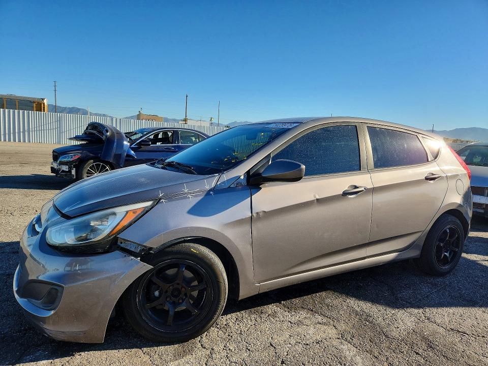 71428976 :رقم المزاد ، KMHCT5AE4HU359797 vin ، 2017 Hyundai Accent مزاد بيع