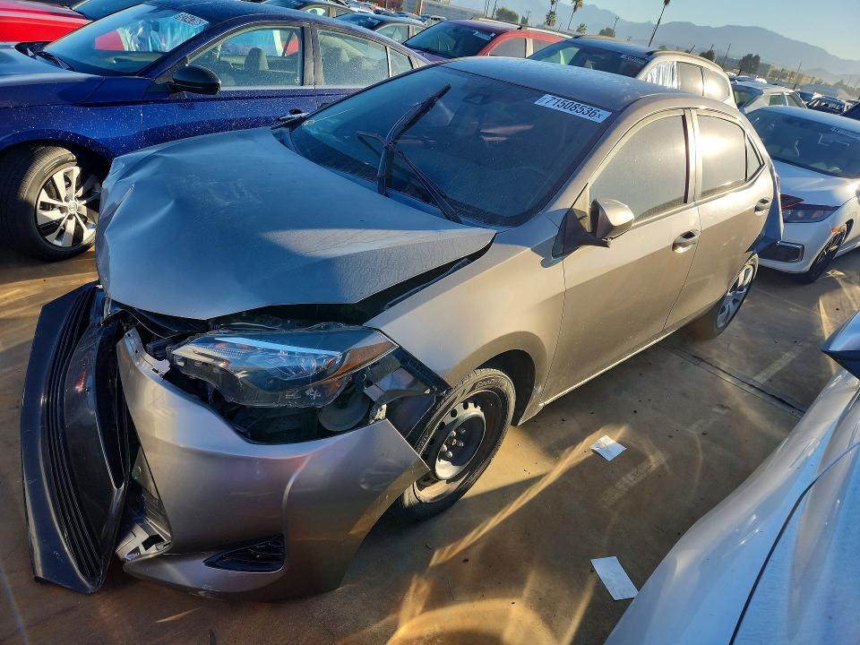 71508536 :رقم المزاد ، 5YFBURHE7HP667280 vin ، 2017 Toyota Corolla مزاد بيع