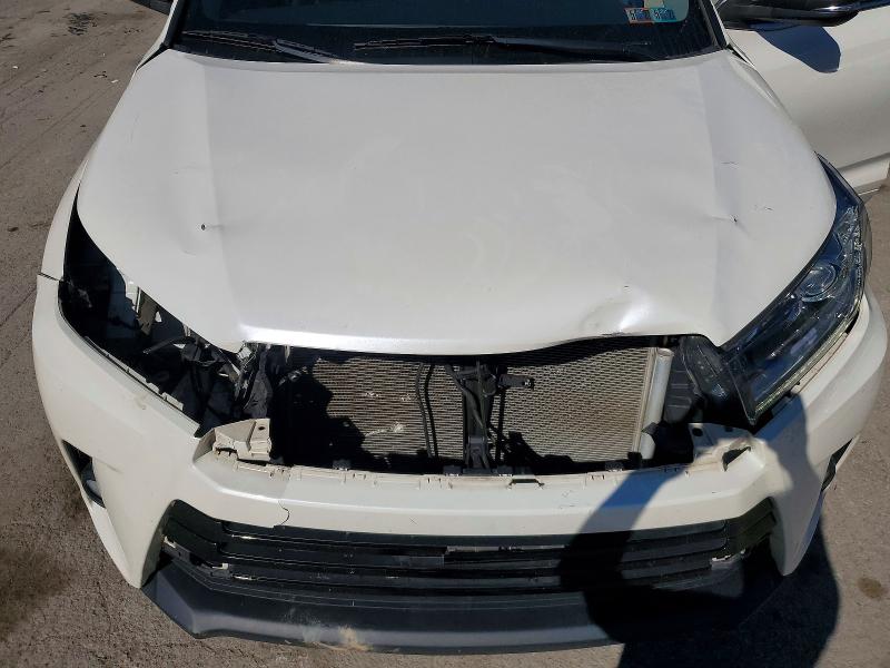 Продажа на аукционе авто 2018 Toyota Highlander, vin: 5TDJZRFH3JS817473, номер лота: 71588846