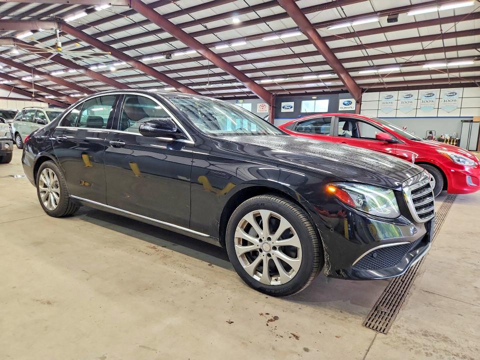 70542386 :رقم المزاد ، WDDZF4KB1HA201428 vin ، 2017 Mercedes-benz E مزاد بيع