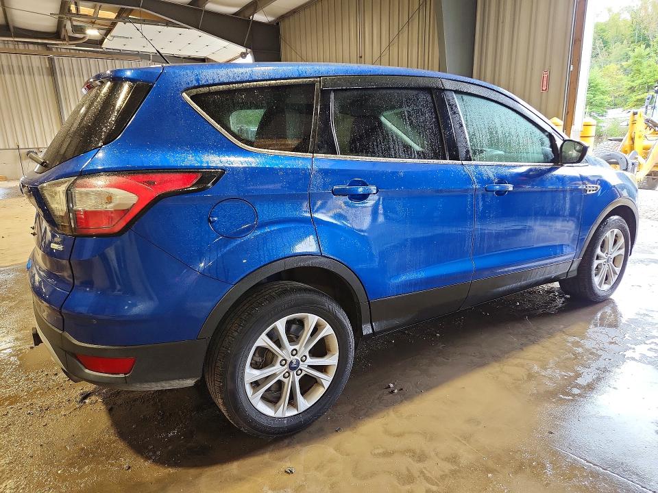 71468606 :رقم المزاد ، 1FMCU9G9XHUA11422 vin ، 2017 Ford Escape مزاد بيع