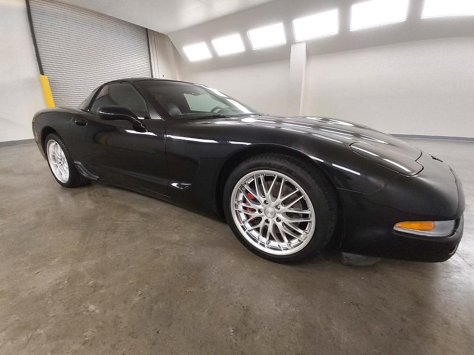 72562926 :رقم المزاد ، 1G1YY22GX45133576 vin ، 2004 Chevrolet Corvette مزاد بيع